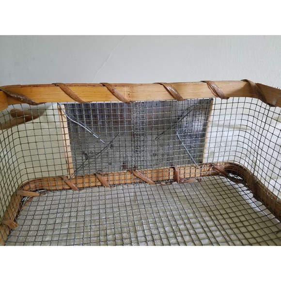 Vintage Wire and Wood Vegetable Basket with Handle "Assorted Seeds Vegetable" - Picture 5 of 10